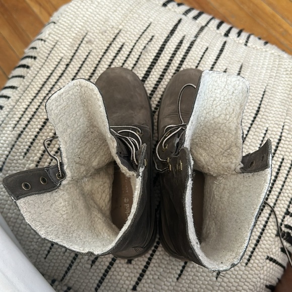 Boots - Picture 11 of 15